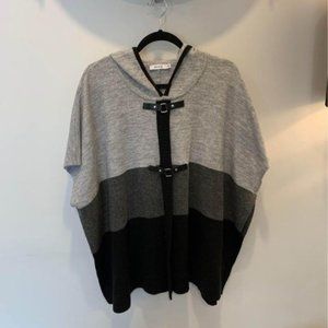 - RICKIS womans cape sweater. Colourblock gray/black. Buckle detail. Hood…